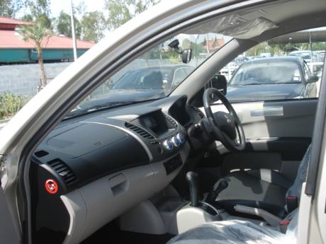 pics of new and used Mitsubishi Triton from Thailand's, Singapore's, Dubai's and UK's top new and used Mitsubishi L200 2.5 and 3.2 Double Cab